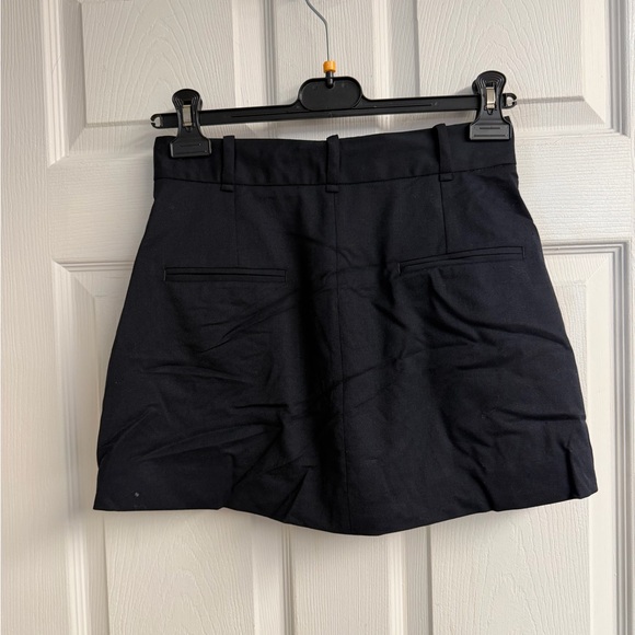 Leo Shorts - Picture 6 of 7